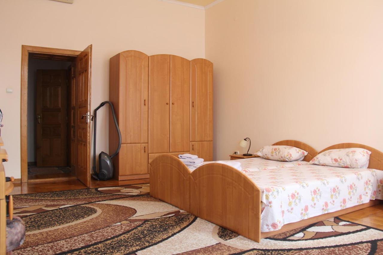 Apartments Domovik ,Kirilla I Mefodiya, 5 穆卡切沃 外观 照片