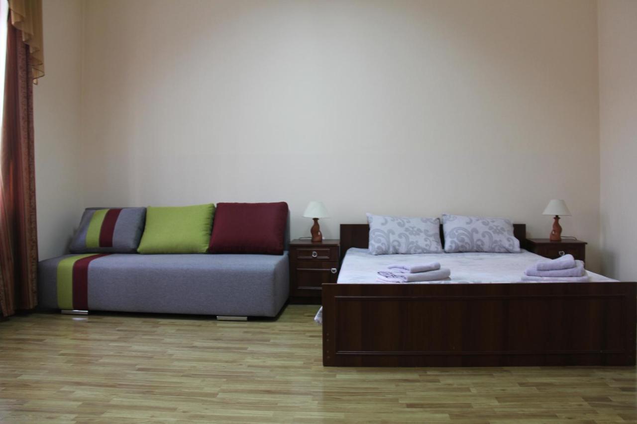 Apartments Domovik ,Kirilla I Mefodiya, 5 穆卡切沃 外观 照片