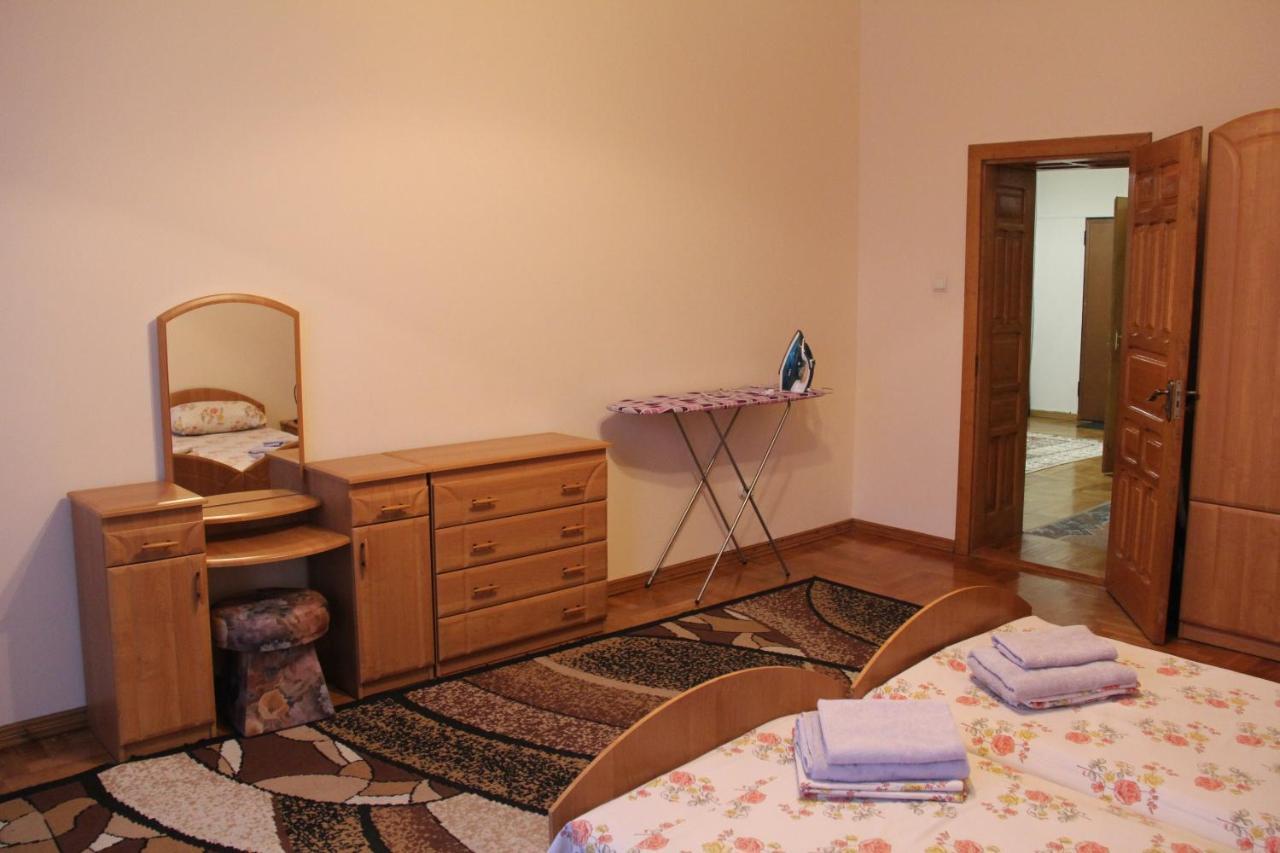 Apartments Domovik ,Kirilla I Mefodiya, 5 穆卡切沃 外观 照片